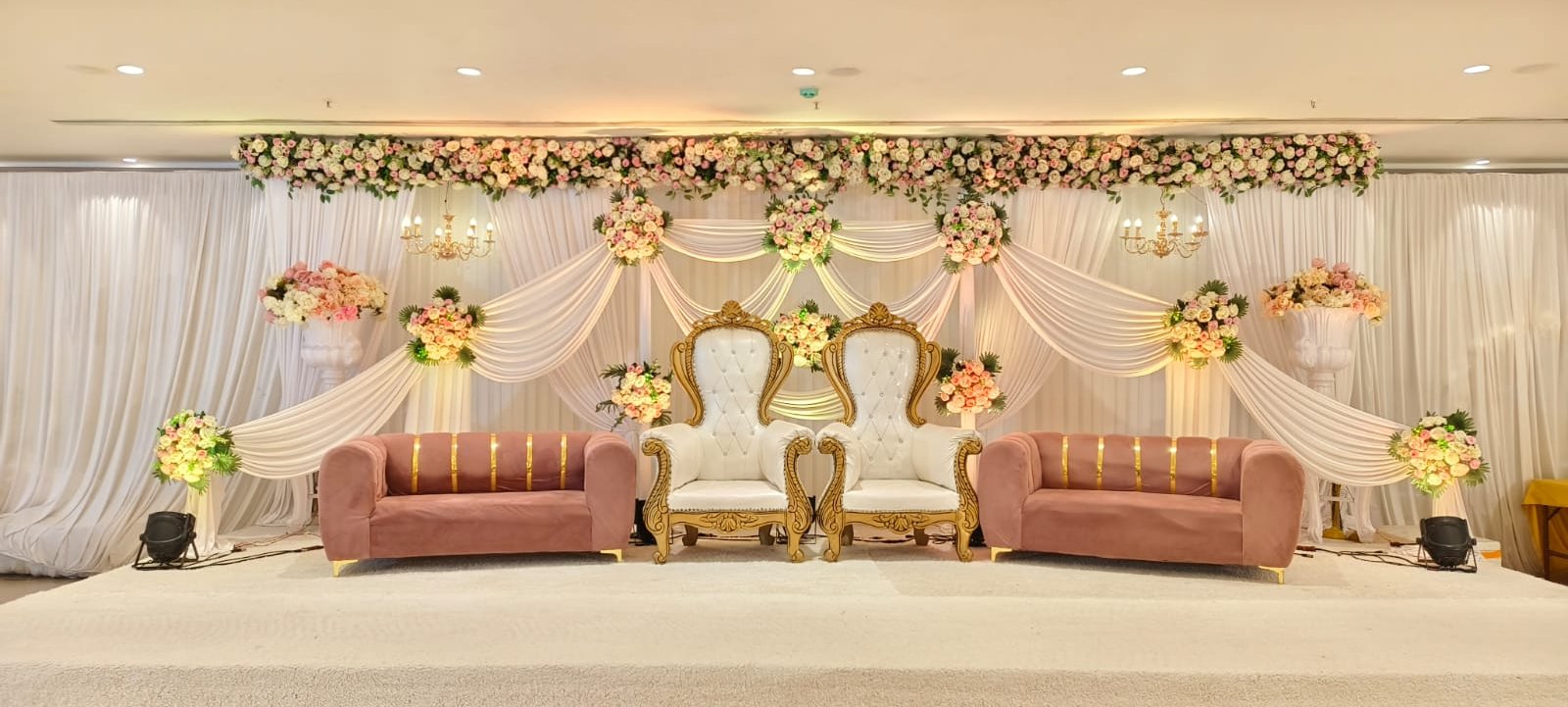 Traditional Wedding Decor